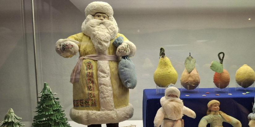 лочные игрушки и праздничные традиции представили во Дворе Постникова - 2026-01-07 09:05:00 - 1