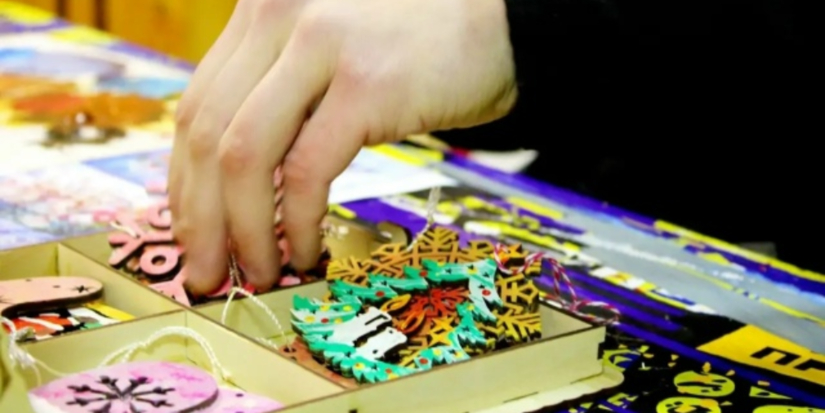 Осужденные ИК-6 изготовили новогодние игрушки и нарисовали открытки - 2026-01-09 20:05:00 - 1