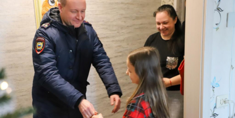 Печорские полицейские исполнили мечту девятилетней Софии - 2026-01-10 10:05:00 - 1