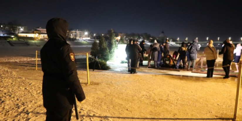 Полицейские следили за порядком во время крещенских купаний - 2026-01-19 12:05:00 - 1