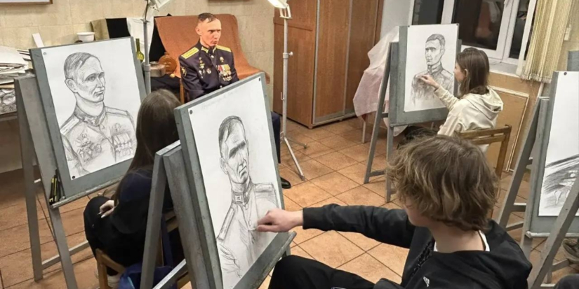 Юные дарования Пскова создают галерею Героев - 2026-02-08 18:05:00 - 1