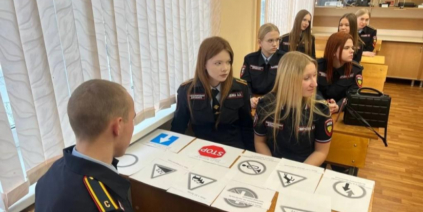 Полицейские провели для псковских студентов игру по станциям - 2026-02-16 12:05:00 - 1