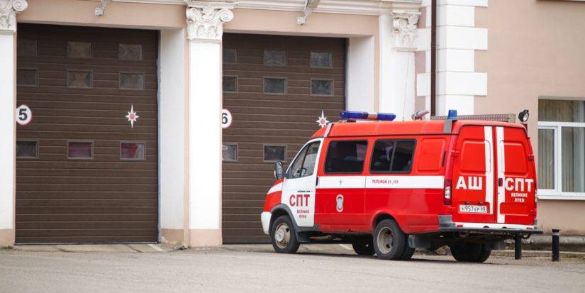 Экстренные службы ликвидируют последствия атаки на нефтебазу в Великих Луках - 2026-02-19 02:46:00 - 1