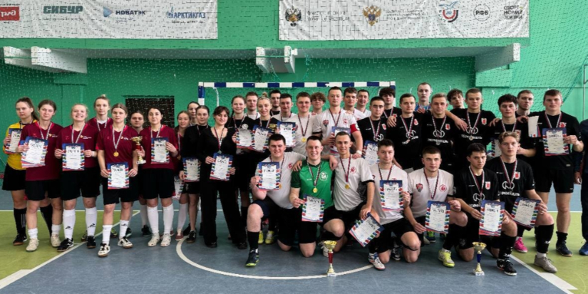 В Великих Луках прошли областные соревнования по мини-футболу - 2026-02-27 10:35:00 - 1