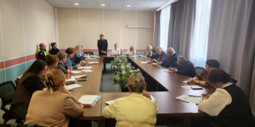 В Великих Луках обсудили вопросы транспортной безопасности детей - 2026-03-13 12:35:00 - 1