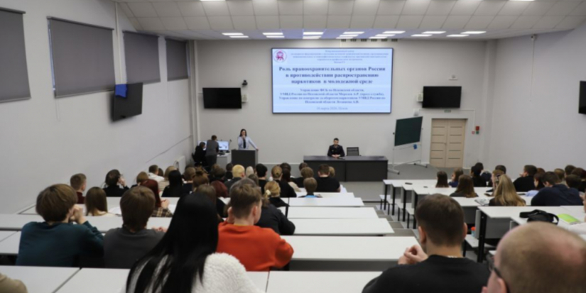 Полицейские встретились со студентами ПсковГУ - 2026-03-21 11:05:00 - 1