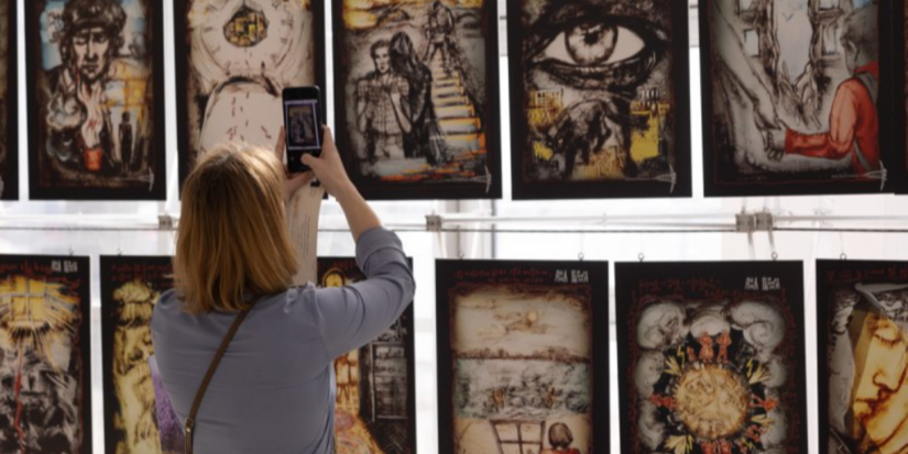 В рамках нового проекта псковичам представили выставку и спектакль - 2026-03-24 08:35:00 - 1