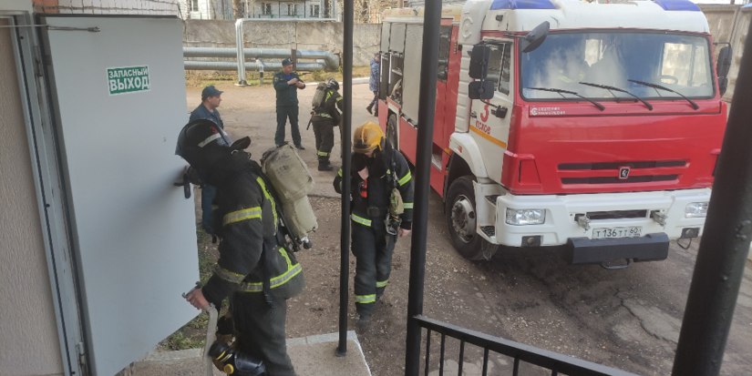 Псковские Росгвардейцы провели учебно-тренировочное занятия - 2026-04-12 17:05:00 - 1