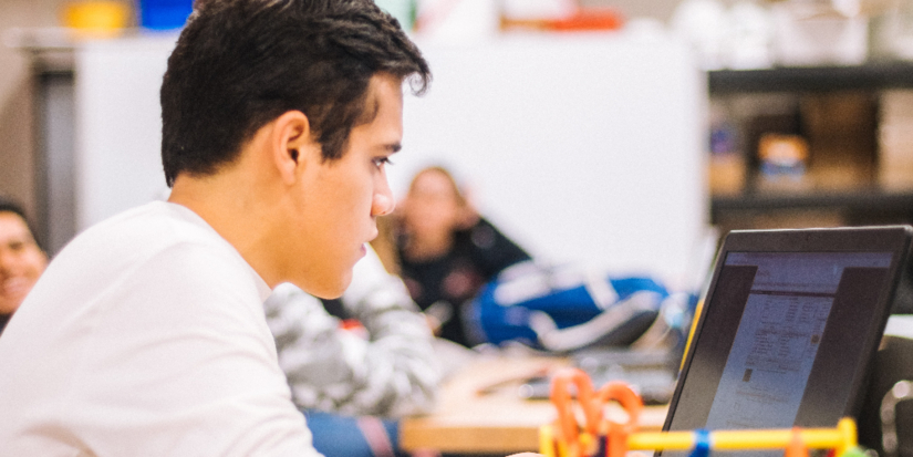 Школьники могут бесплатно в онлайне потренировать сдачу ЕГЭ - 2026-04-15 19:35:00 - 1