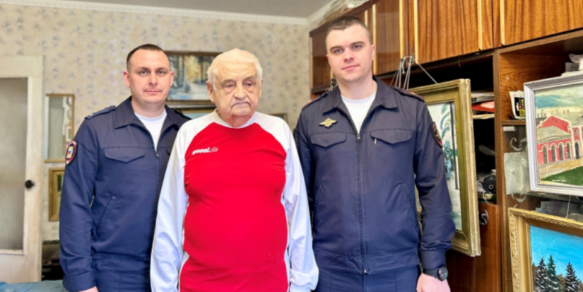 Великолукские полицейские поздравили ветеранов ведомства - 2026-04-17 09:05:00 - 1