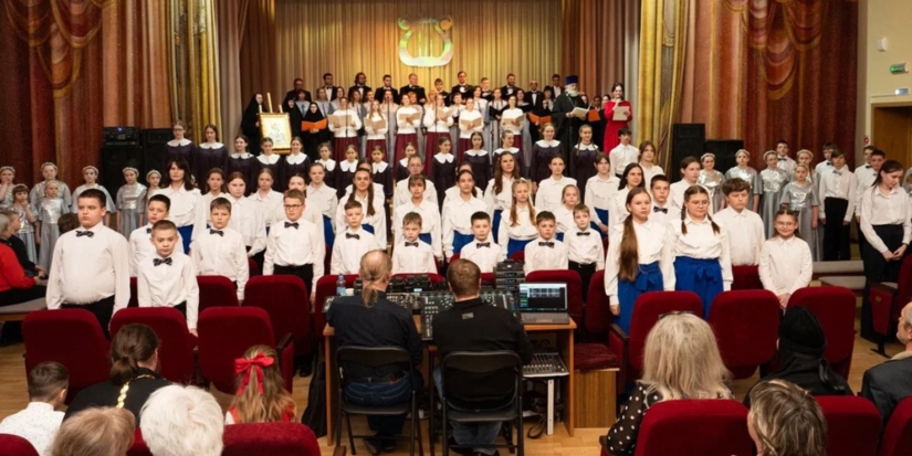 В Великих Луках прошел Пасхальный концерт духовной хоровой музыки - 2026-04-17 13:35:00 - 1