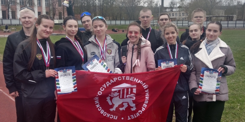 В Великих Луках прошли соревнования по легкой атлетике - 2026-04-20 10:35:00 - 1