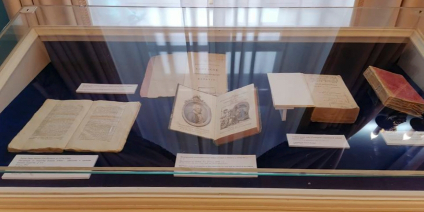 Уникальную коллекцию иностранных военных книг представил Пушкинский Заповедник - 2026-04-22 17:35:00 - 1