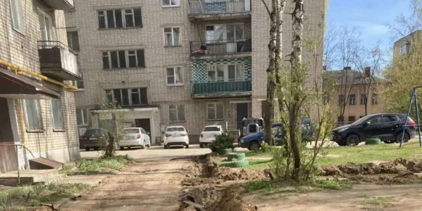 В Великих Луках ремонтируют двор на улице Тимирязева - 2026-04-23 11:35:00 - 1