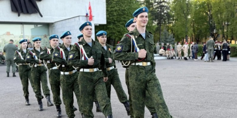 На «Зарницу 2.0» в Великих Луках собралось более 400 участников - 2026-05-13 14:35:00 - 1