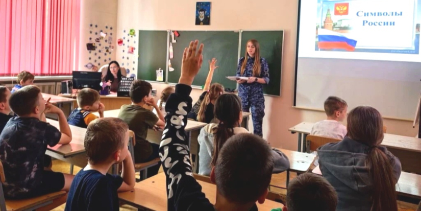 Росгвардейцы пообщались с ребятами в летнем лагере - 2026-06-13 16:05:00 - 1