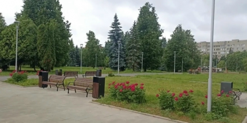 Сквер у гостиницы «Рижская» благоустраивают в Пскове - 2026-06-27 12:05:00 - 1