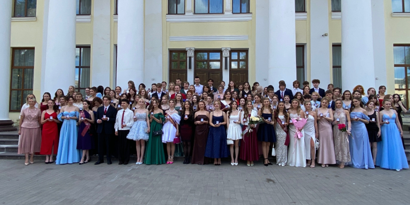 В Великих Луках чествовали лучших выпускников 2026 года - 2026-06-29 09:35:00 - 1