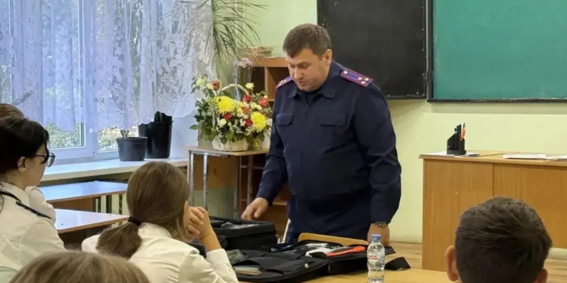 Следователь провел урок криминалистики для великолукских кадет - 2026-09-11 10:35:00 - 1
