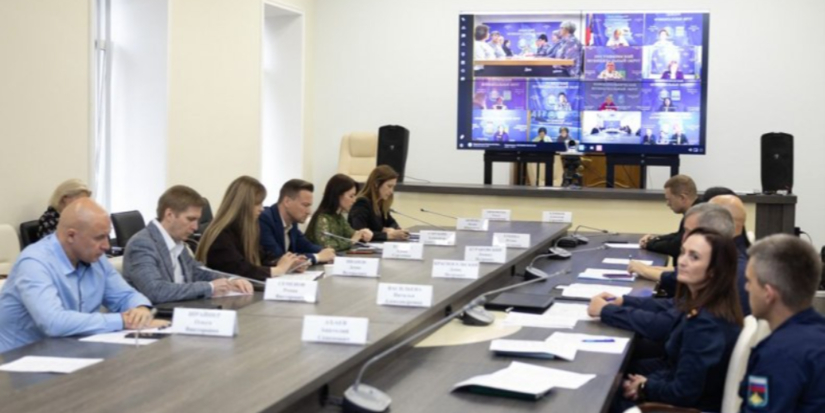 Работу по поддержке участников СВО обсудили в Дновском районе - 2026-09-11 17:35:00 - 1