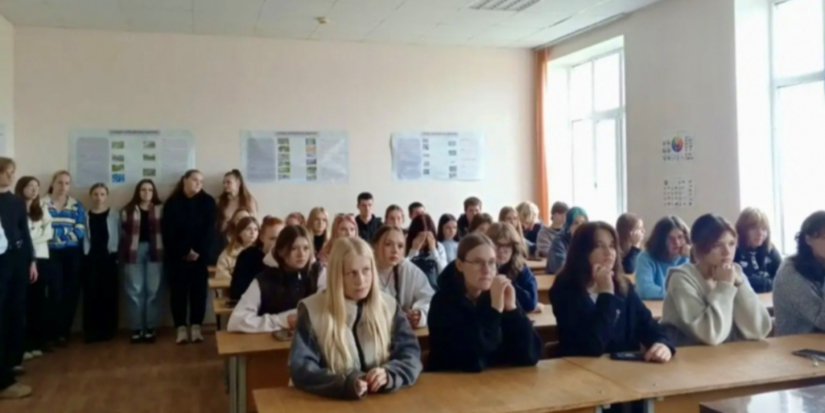 Великолукские полицейские провели беседу со студентами - 2026-09-29 16:05:00 - 1