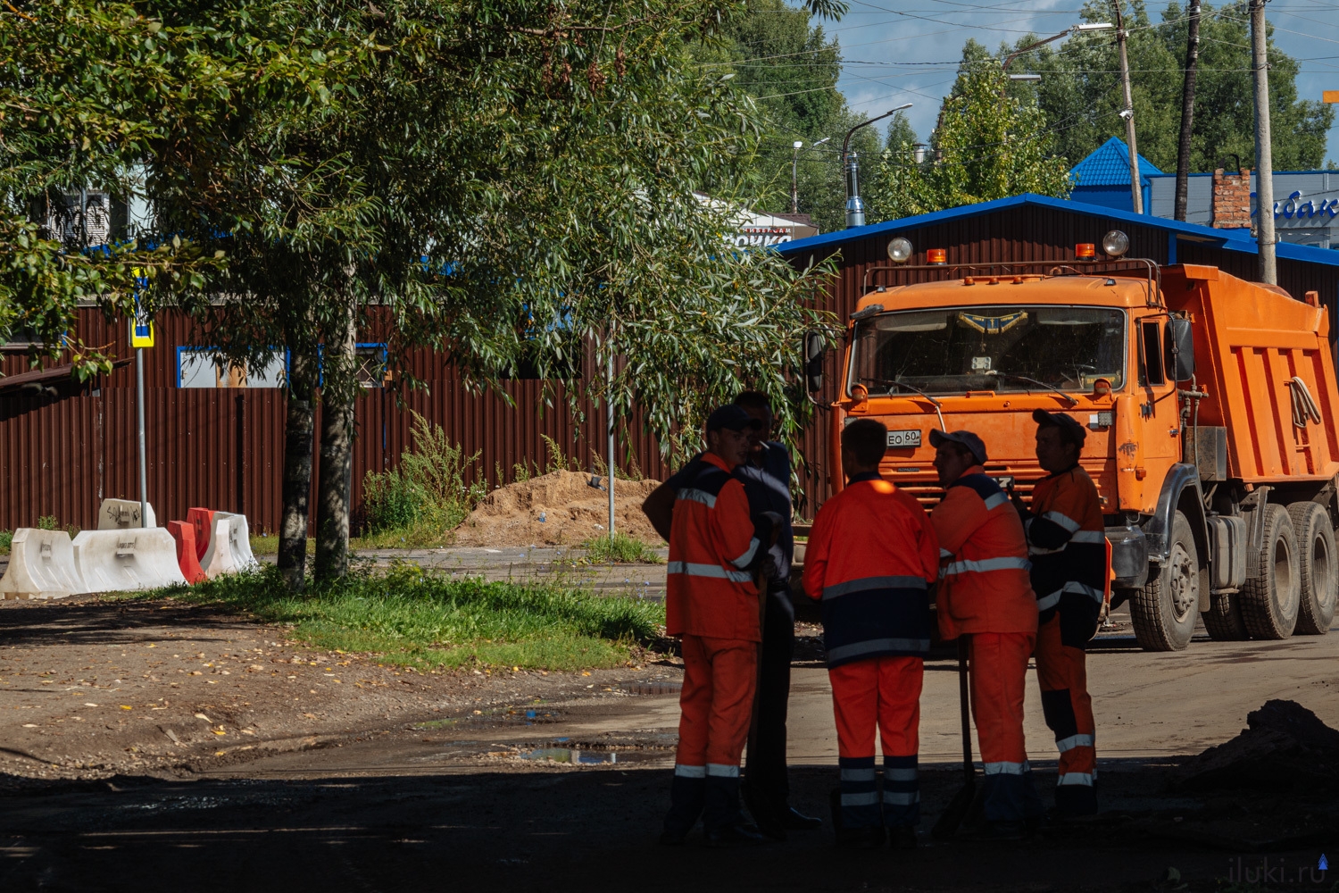 До конца августа в Великих Луках закрыт Лазавицкий переезд