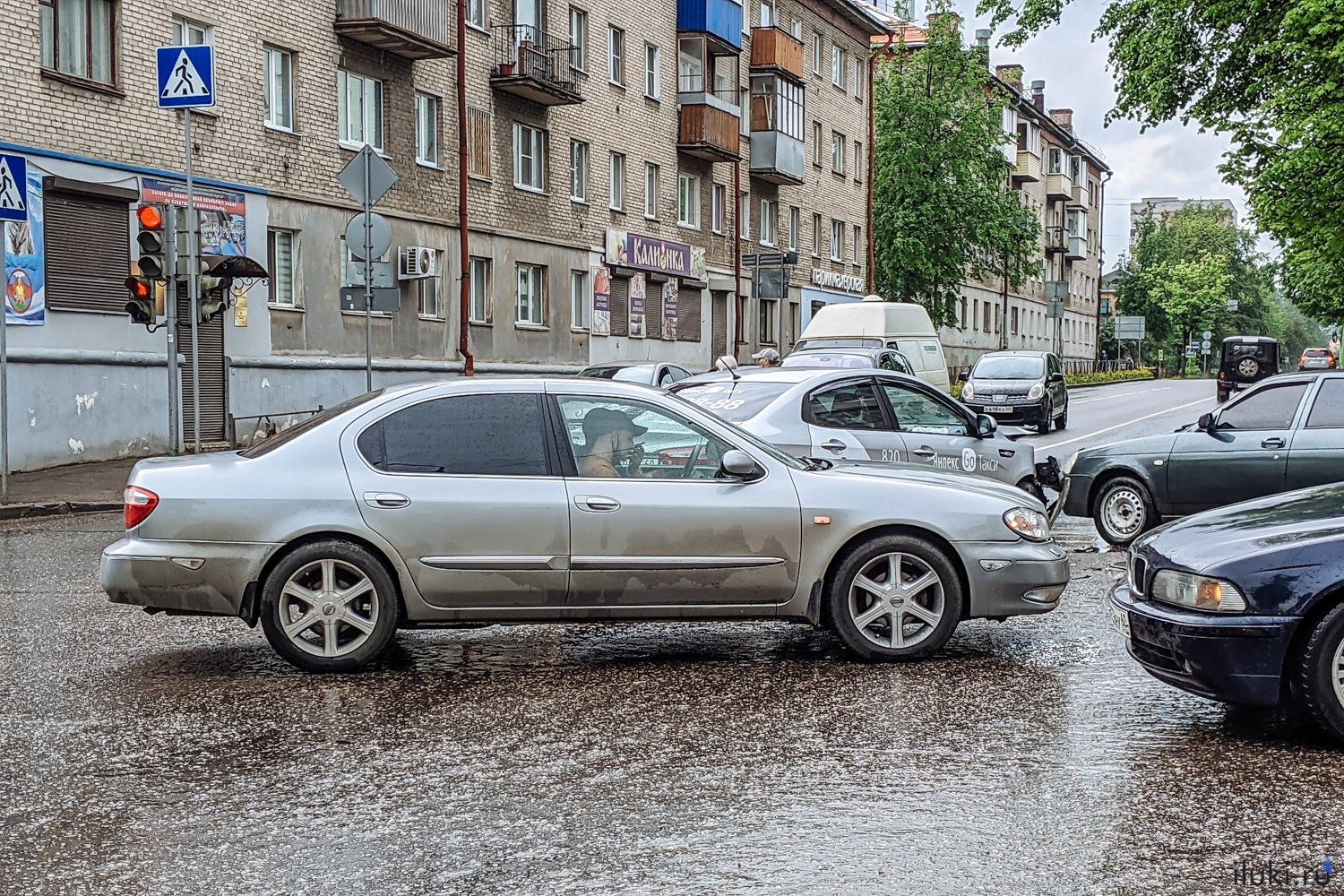 Авария с участием такси произошла в Великих Луках