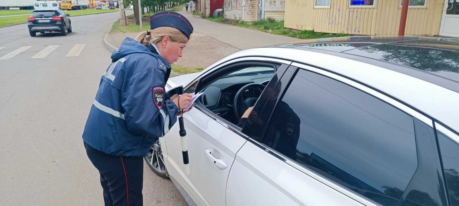 Сотрудники ГИБДД провели рейд на улицах Великих Лук