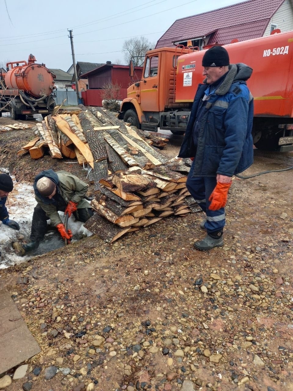 В Великих Луках началась очистка улично-дорожной сети