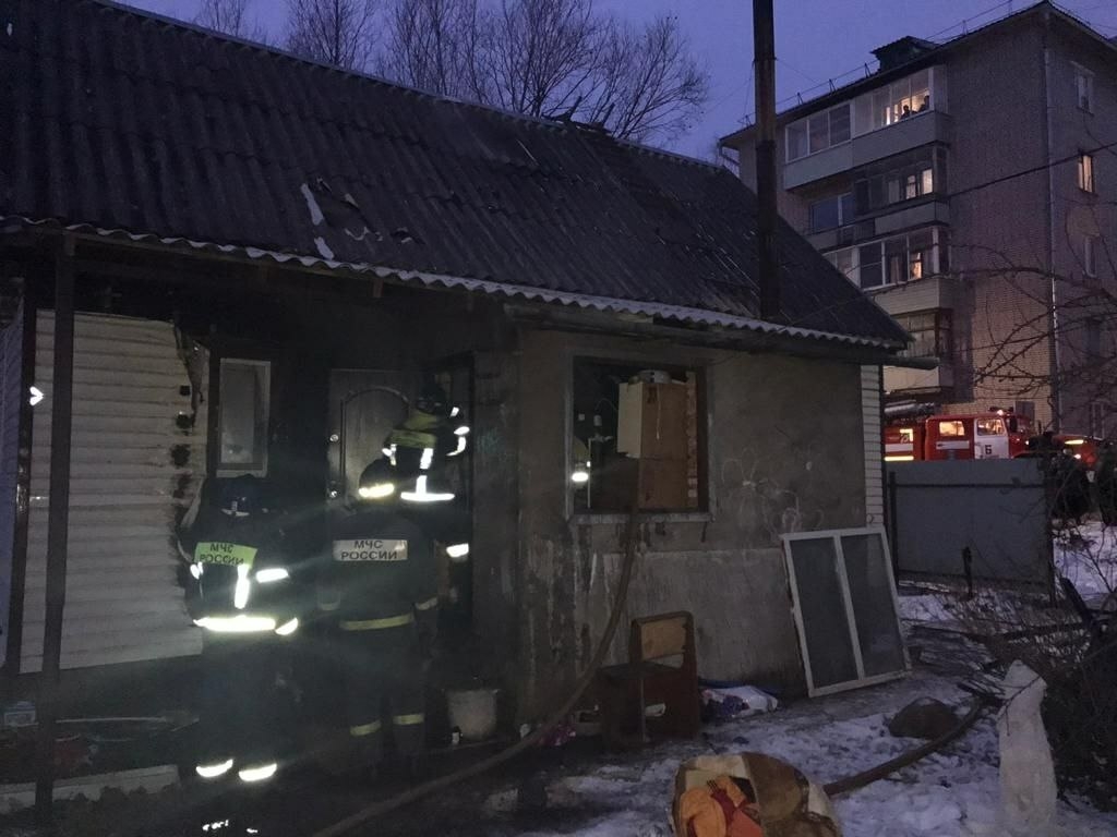 В Великих Луках горел частный дом