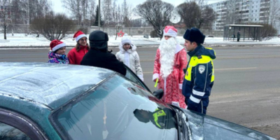 Дед Мороз и Снегурочка пожелали псковичам безопасных дорог - 2025-01-10 11:35:00 - 1