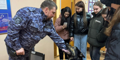 Транспортные полицейские Великих Лук пригласили в гости студентов - 2025-01-24 10:35:00 - 1