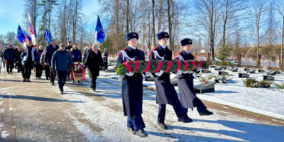 Полицейские почтили память погибшего защитника Великих Лук - 2025-02-21 17:05:00 - 1