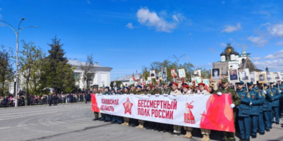 Около 18 тыс человек прошли в Бессмертному полку в Пскове - 2025-05-12 08:35:00 - 1