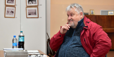 Творческий вечер Владимира Быстрова прошёл в Великих Луках - 2025-05-19 16:35:00 - 1