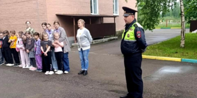 Великолукские полицейские напомнили школьникам правила безопасности - 2025-05-28 17:05:00 - 1