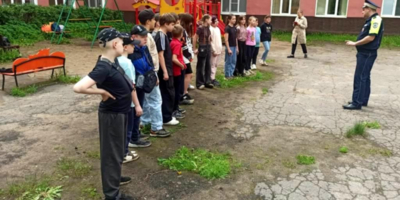 В Великих Луках полицейские встретились со школьниками - 2025-06-03 14:05:00 - 1
