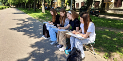 У юных великолукских художников прошел летний пленэр - 2025-06-06 13:05:00 - 1