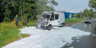В Великих Луках сгорел автомобиль Opel Movano - 2025-08-11 16:05:00 - 1