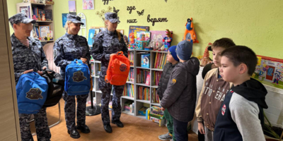 Псковские росгвардейцы присоединились к акции «Собери ребёнка в школу» - 2025-08-27 11:05:00 - 1