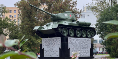 Восстановлен памятник освободителям Пскова танк Т-34 - 2025-09-08 10:05:00 - 1
