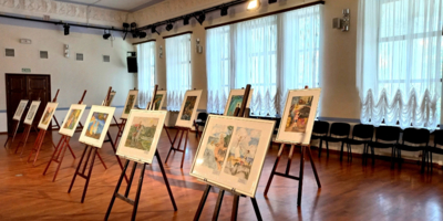 Выставка «В гостях у сказки» открылась в великолукском театре - 2025-09-08 16:05:00 - 1