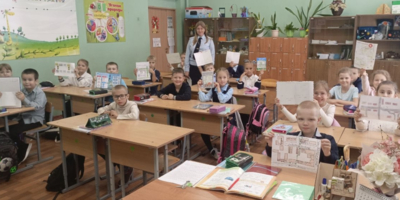Безопасные маршруты в школу изучали великолукские первоклассники - 2025-09-25 16:05:00 - 1