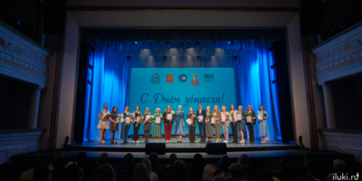 Педагогов поздравили в Великих Луках - 2025-10-03 16:33:00 - 1