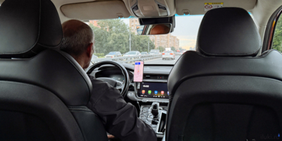 Водителя могут оштрафовать за отказ снять обложку с прав - 2025-11-05 19:35:00 - 1