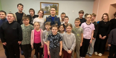 Спасатель навестил юных великолучан в больнице - 2025-12-12 09:05:00 - 1