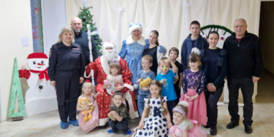 Дед Мороз и Снегурочка продолжают радовать маленьких псковичей - 2026-01-30 08:35:00 - 1