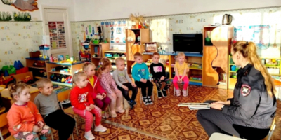 Полицейские провели игровую викторину для маленьких великолучан - 2026-02-06 14:35:00 - 1