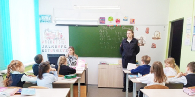 В Великих Луках полицейские встретились с учениками Педагогического лицея - 2026-02-20 11:35:00 - 1