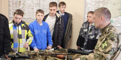 Псковские школьники познакомились с работой Росгвардии - 2026-03-17 17:05:00 - 1